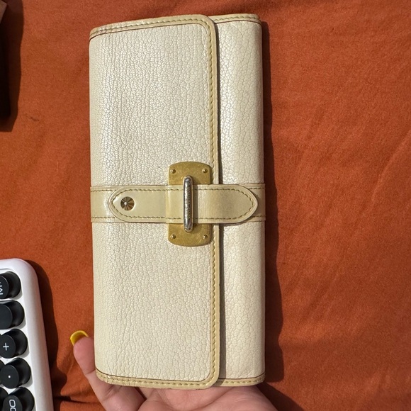 Louis Vuitton Suhali Cream Leather Wallet with Buckle - Picture 1 of 10